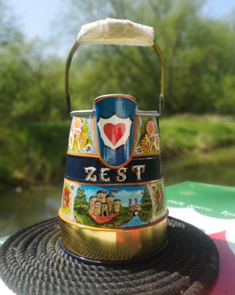 buckby can, 1 gallon, roses and castles narrowboat art 